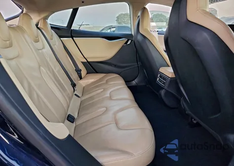 2013 Tesla Model S z USA, uszkodzony, nr VIN 5YJSA1CN8DFP26487